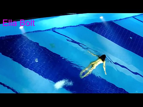 ❤️ मैं देखना बंद नहीं कर सकता, युवा गोरा एला बोल्ट रिसॉर्ट पूल में नग्न तैरते हुए पकड़ा गया ☑ गुदा अश्लील hi.ru-pp.ru पर